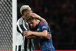 😳才15岁！枪迷怒赞道曼：梅西好好享受goat地位吧，道曼出道了