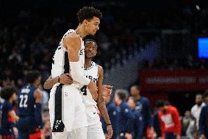 福克斯：文班的防守能力前所未见 他给队友信心&让队友更有侵略性