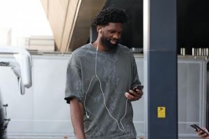 开启生涯第10个赛季！恩比德晒照一波：在阿布扎比玩得很开心