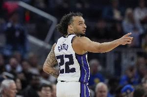 上赛季场均3.8分2.1板！Scotto：国王已执行德文-卡特第三年选项